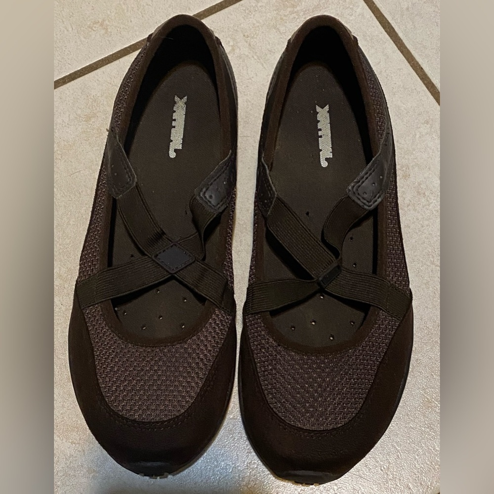 Brown casual flats, elastic cross straps, size 6 1/2